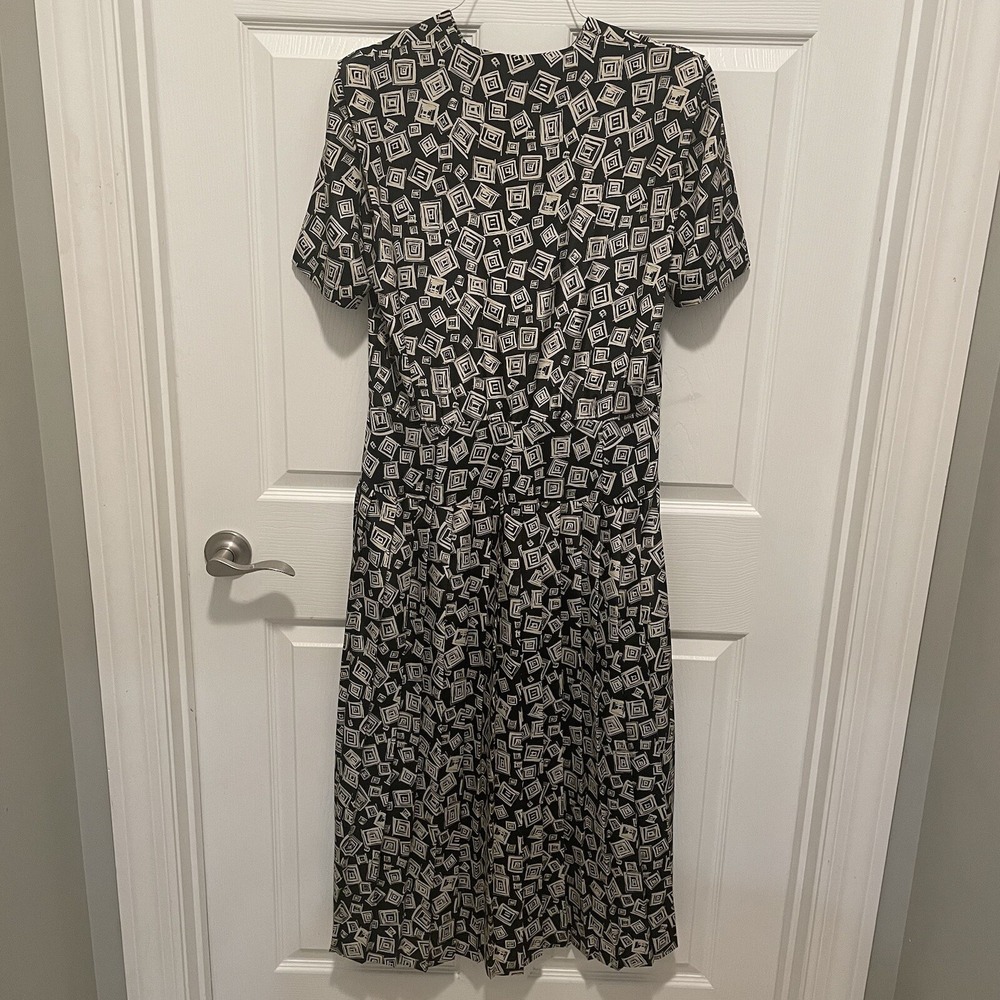 Leslie Fay Black White Geometric Shift Dress Belted Size 8 Short Sleeve